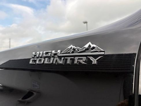 Used 2024 Chevrolet Silverado 2500 High Country w/ Technology Package AWD/4WD image 14
