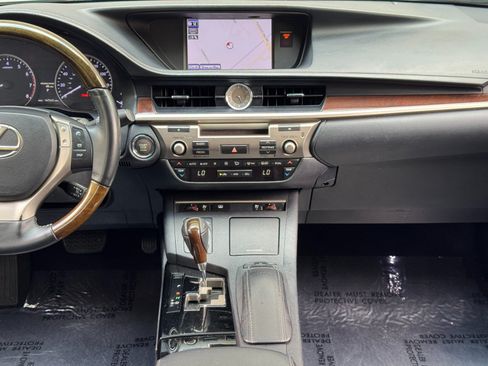 Used 2013 Lexus ES 350 w/ Luxury Pkg FWD image 25