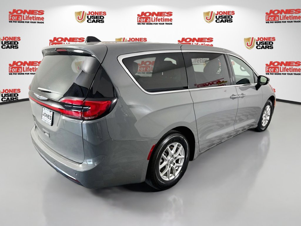 Used 2025 Chrysler Pacifica Select FWD image 17