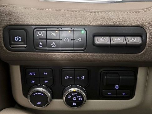 Used 2021 GMC Yukon Denali w/ Denali Premium Package image 25