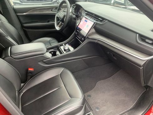 Used 2024 Jeep Grand Cherokee Limited image 19