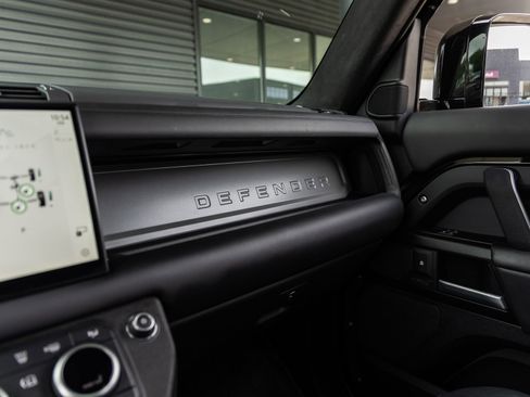Used 2025 Land Rover Defender 130 V8 AWD/4WD image 26