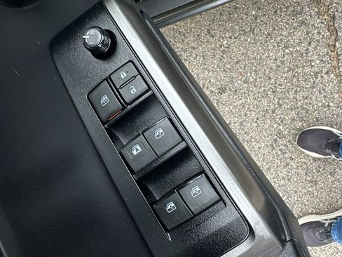 Used 2022 Toyota Tacoma SR5 AWD/4WD image 28