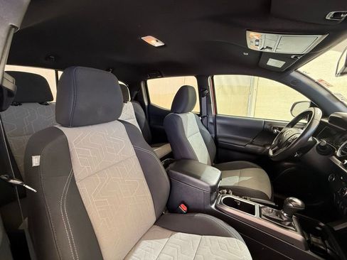Used 2021 Toyota Tacoma TRD Sport w/ Technology Package RWD image 15