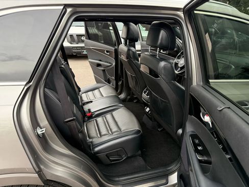 Used 2017 Kia Sorento SX image 21