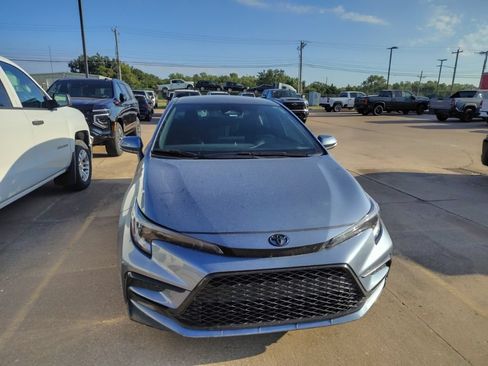 Used 2025 Toyota Corolla SE FWD image 2