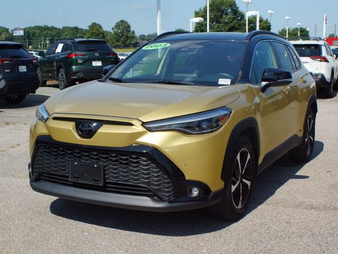 Used 2023 Toyota Corolla Cross AWD Hybrid image 2