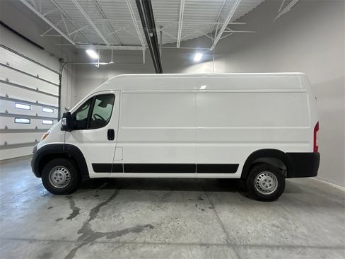 New 2025 RAM ProMaster 2500 w/ Convenience Group image 9