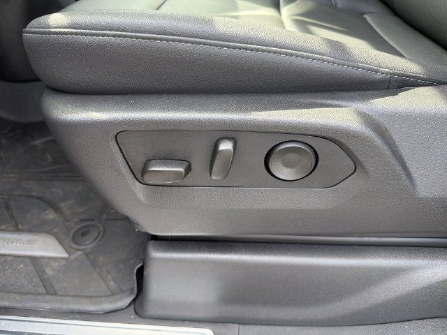Certified 2025 Chevrolet Silverado 3500 LTZ w/ LTZ Premium Package AWD/4WD image 22