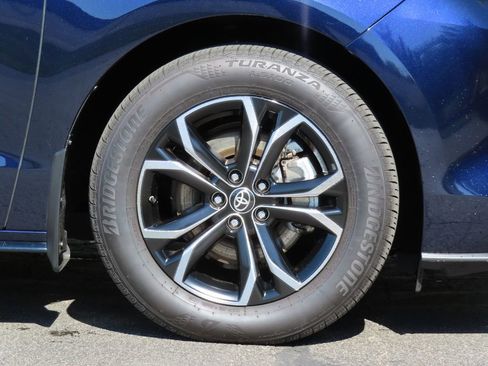 Used 2025 Toyota Sienna Platinum AWD/4WD image 20