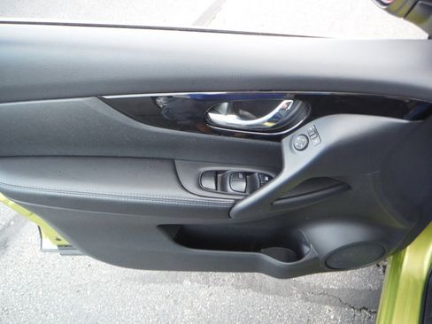 Used 2021 Nissan Rogue Sport SV AWD/4WD image 14