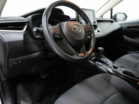 Used 2022 Toyota Corolla LE image 11