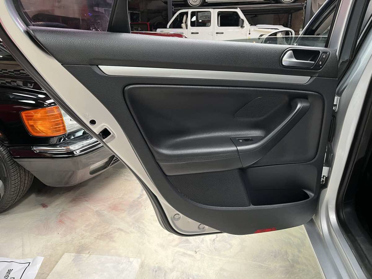 Used 2010 Volkswagen Jetta Limited Edition FWD image 23