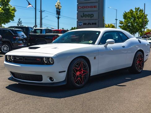 Used 2021 Dodge Challenger R/T Scat Pack RWD image 3