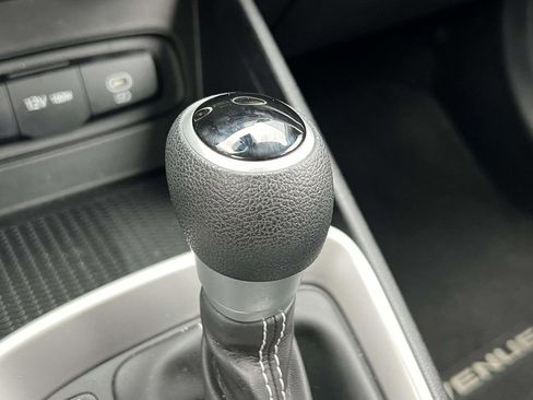 Certified 2023 Hyundai Venue SE FWD image 35