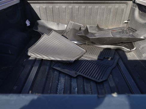 Used 2017 Nissan Titan SL image 17