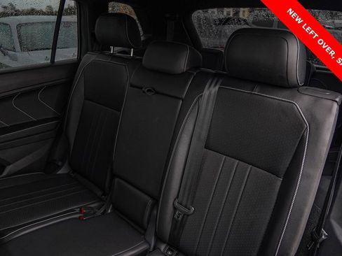 Used 2024 Volkswagen Tiguan SE R-Line image 27