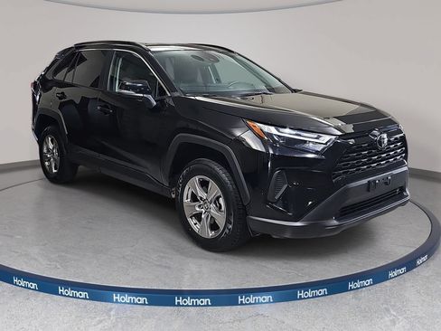 Used 2025 Toyota RAV4 XLE AWD/4WD image 4