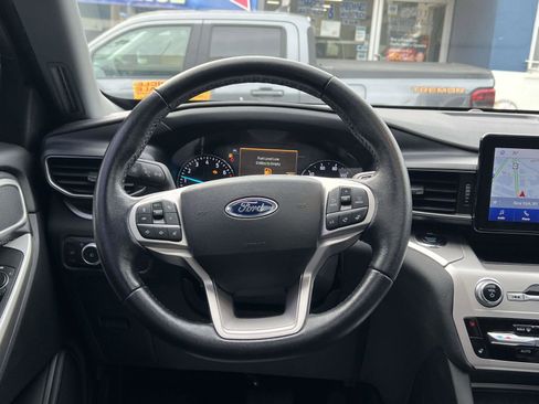 Used 2022 Ford Explorer XLT w/ Equipment Group 202A image 14