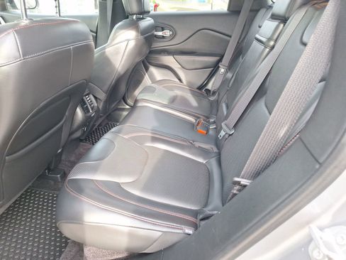Used 2017 Jeep Cherokee Trailhawk AWD/4WD image 33