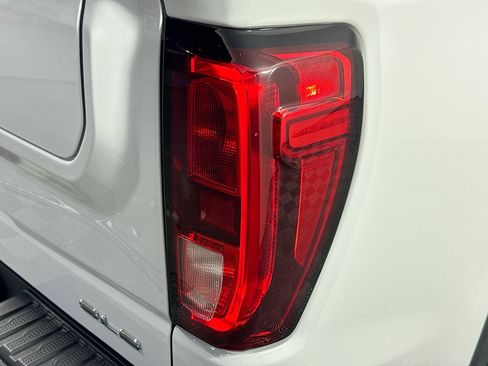 Used 2023 GMC Sierra 1500 SLE image 31