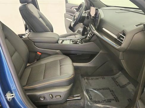 Used 2025 Chevrolet Traverse High Country FWD image 38