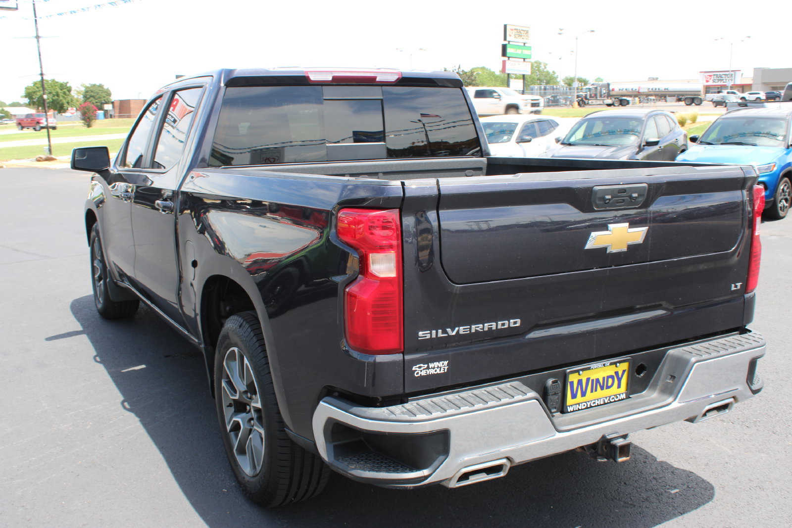 Used 2022 Chevrolet Silverado 1500 LT w/ Z71 Off-Road Package AWD/4WD image 6