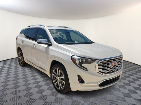Used 2020 GMC Terrain Denali w/ Denali Premium Package FWD image 6