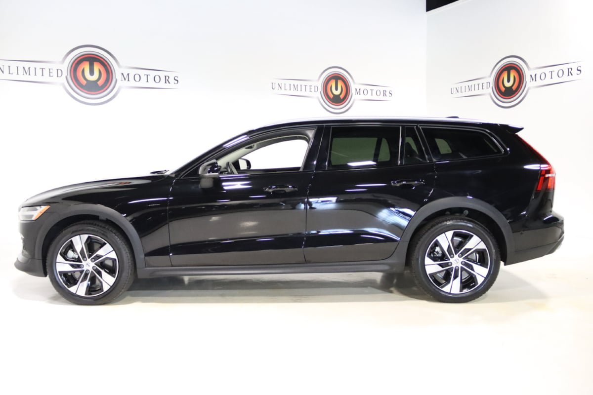 Used 2026 Volvo V60 B5 Cross Country Plus AWD/4WD image 30