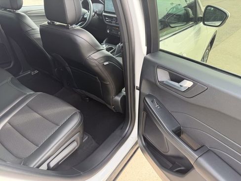 Used 2025 Ford Escape SE image 16