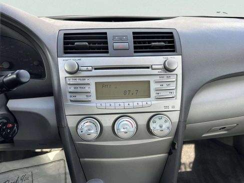 Used 2011 Toyota Camry LE FWD image 26