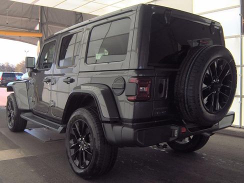 Used 2025 Jeep Wrangler Unlimited Sahara image 6