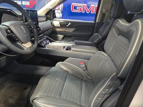 Used 2019 Lincoln Navigator Black Label w/ Cargo Package AWD/4WD image 4
