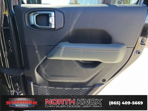 New 2025 Jeep Gladiator Mojave image 24