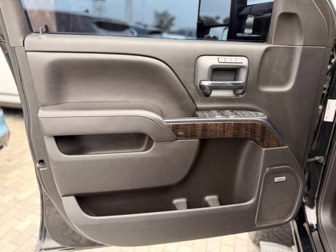 Used 2015 GMC Sierra 2500 Denali w/ Duramax Plus Package image 8