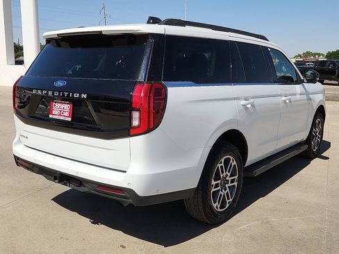 Certified 2025 Ford Expedition Active AWD/4WD image 3