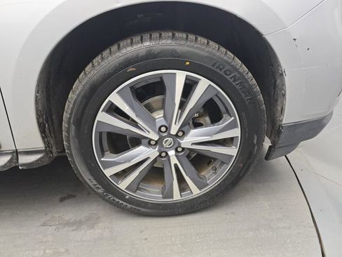 Used 2020 Nissan Pathfinder Platinum FWD image 13