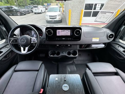 Used 2022 Mercedes-Benz Sprinter 2500 image 32
