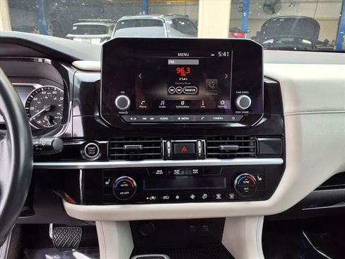Used 2024 Nissan Pathfinder SV AWD/4WD image 18
