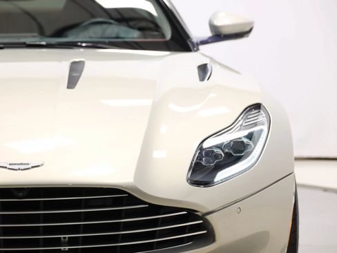 Used 2017 Aston Martin DB11 V12 RWD image 97