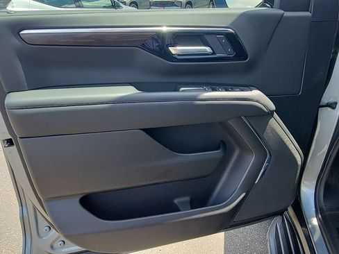 Used 2026 Chevrolet Tahoe LS RWD image 22