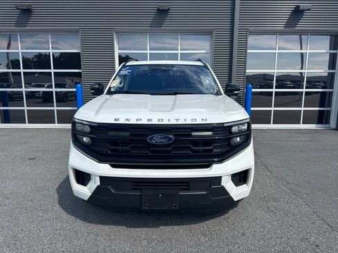Used 2025 Ford Expedition Active AWD/4WD image 5