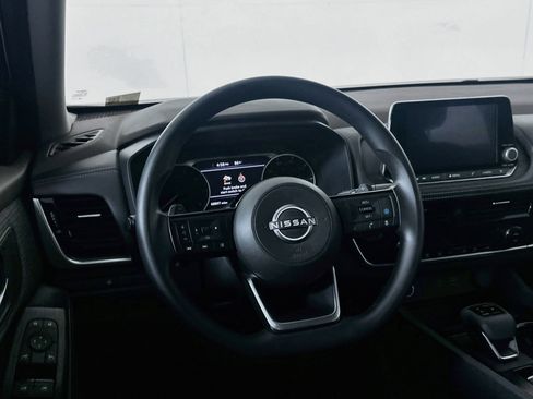 Used 2023 Nissan Rogue SV FWD image 18