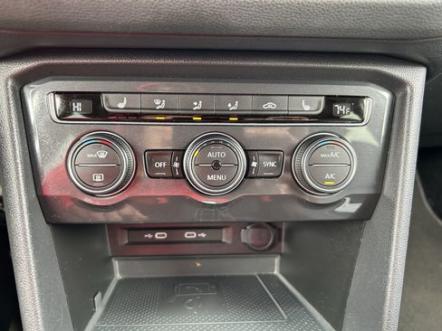 Used 2021 Volkswagen Tiguan SE image 14