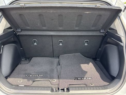 Used 2025 Hyundai Venue SE FWD image 42