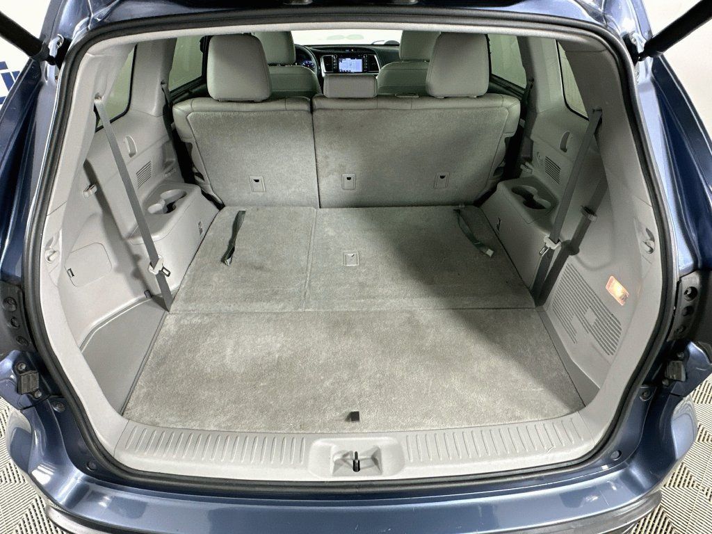 Used 2016 Toyota Highlander XLE FWD image 33
