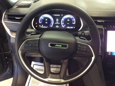 New 2025 Jeep Grand Cherokee Limited w/ Black Appearance Package image 21