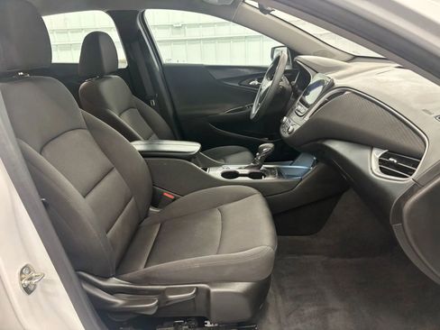 Used 2022 Chevrolet Malibu LT FWD image 34