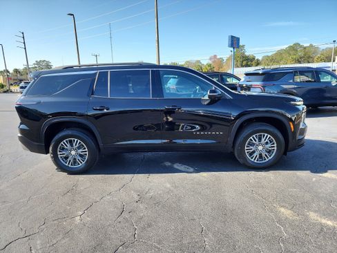 New 2026 Chevrolet Traverse LT w/ Driver Confidence Package image 3