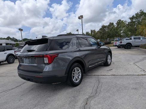 Used 2025 Ford Explorer Active RWD image 3